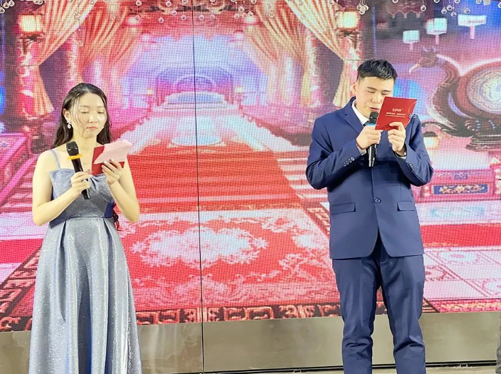 拜高年会现场